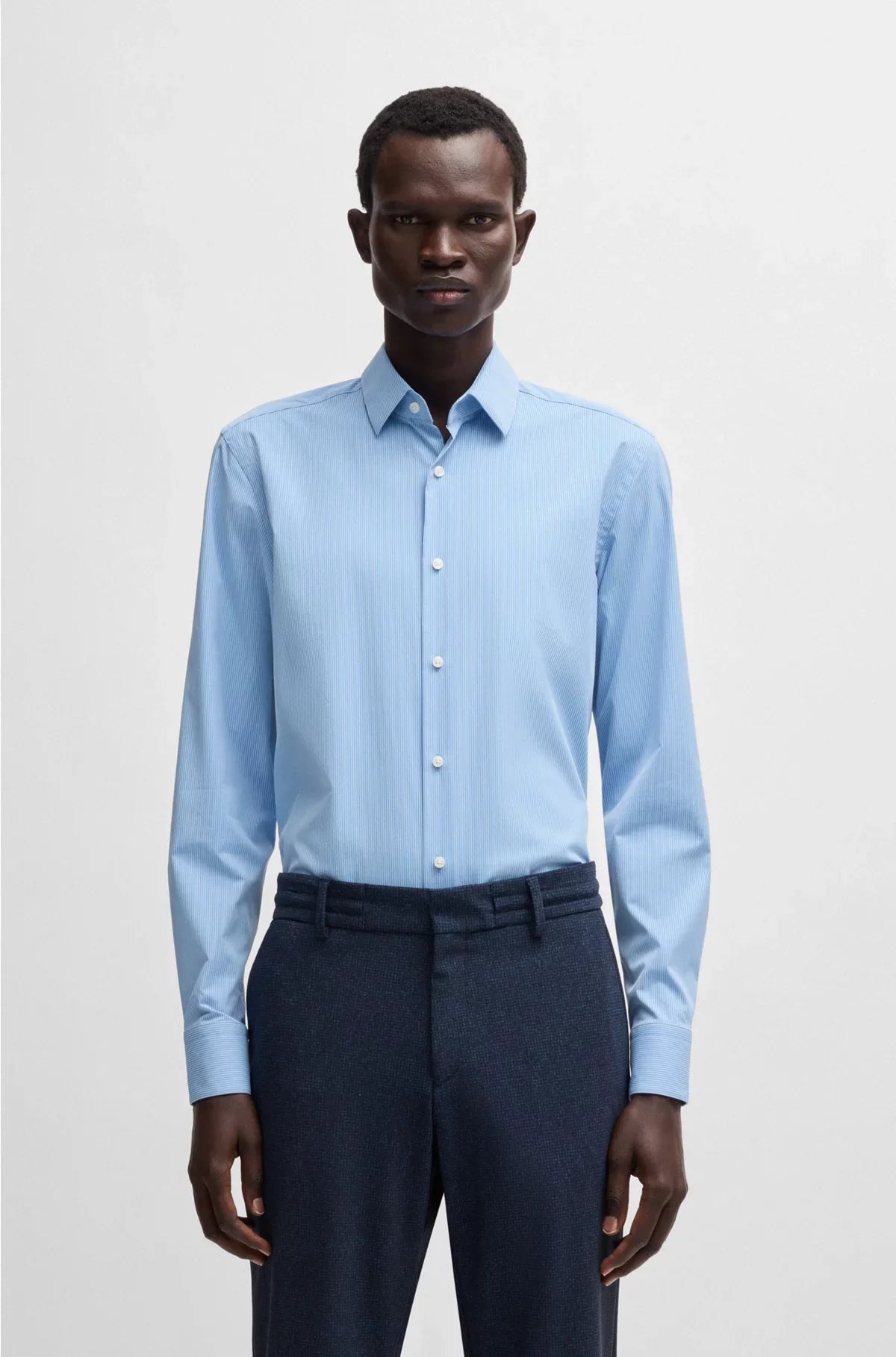 SLIM-FIT SHIRT IN STRIPED PERFORMANCE-STRETCH FABRIC