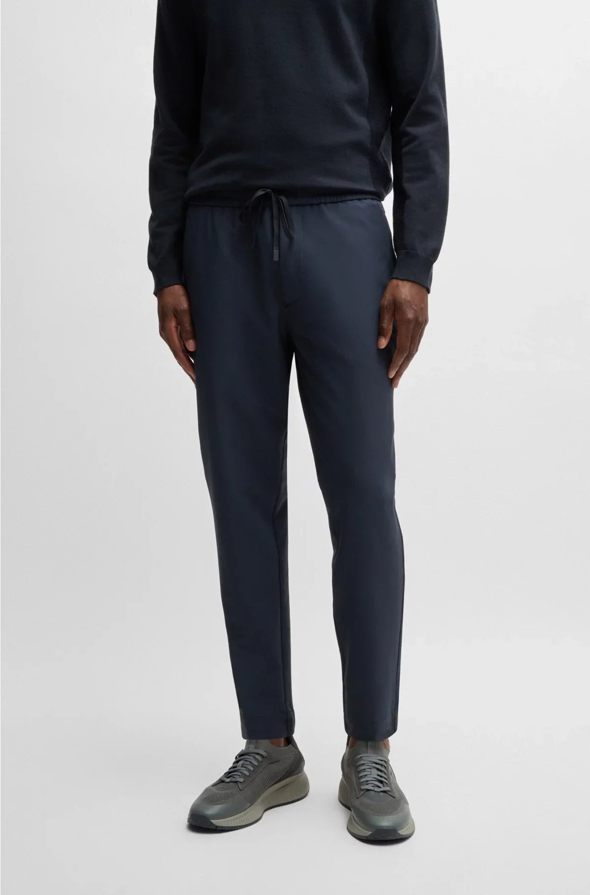 TAPERED-FIT CHINOS IN EASY-IRON FOUR-WAY STRETCH FABRIC
