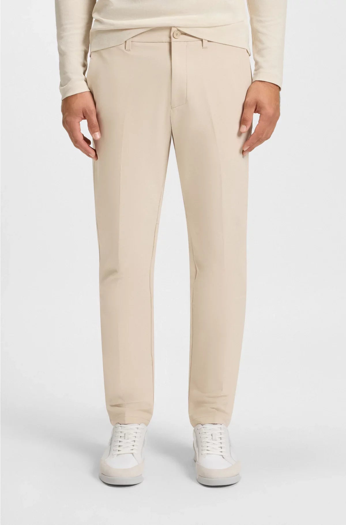 CHINO SLIM-FIT IN TESSUTO ELASTICIZZATO IN QUATTRO DIREZIONI CHE NON SI STROPICCIA