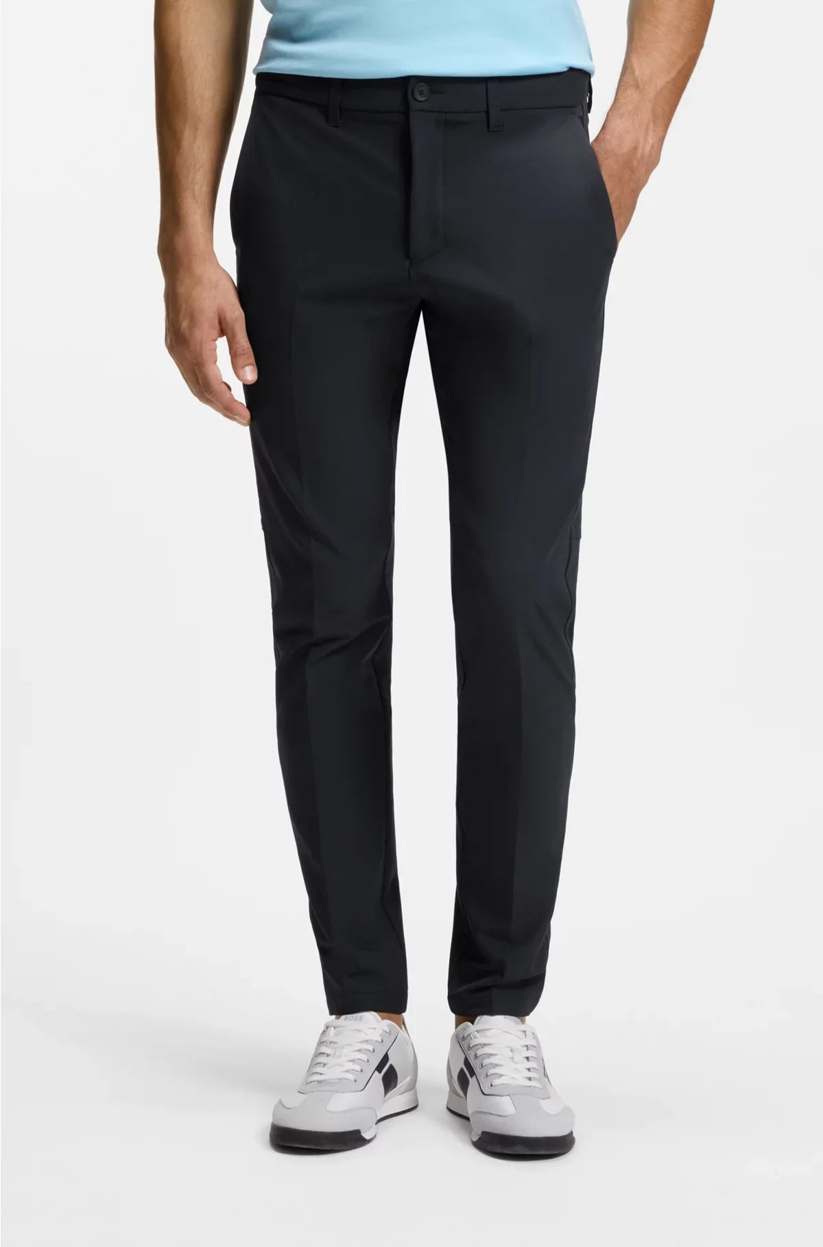 CHINO SLIM-FIT IN TESSUTO ELASTICIZZATO IN QUATTRO DIREZIONI CHE NON SI STROPICCIA