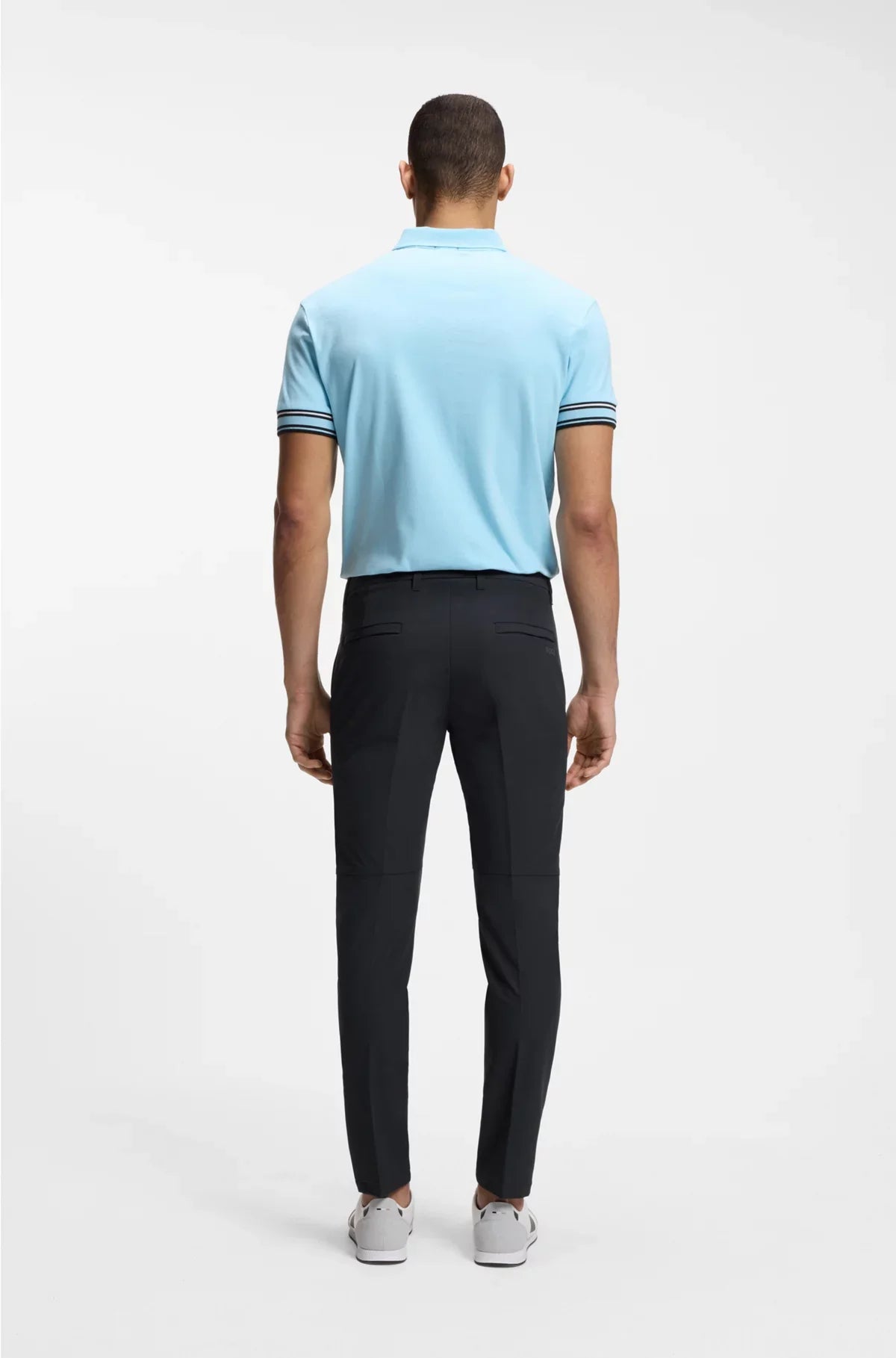 CHINO SLIM-FIT IN TESSUTO ELASTICIZZATO IN QUATTRO DIREZIONI CHE NON SI STROPICCIA