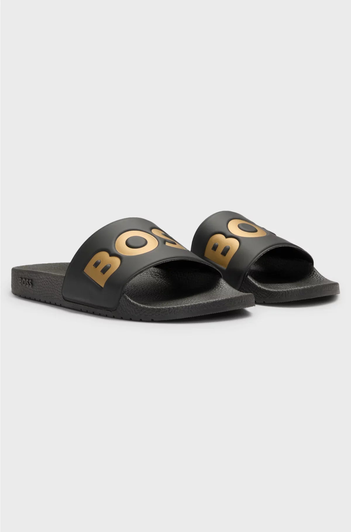 ITALIAN-MADE SLIDES WITH LARGE LOGO DETAIL