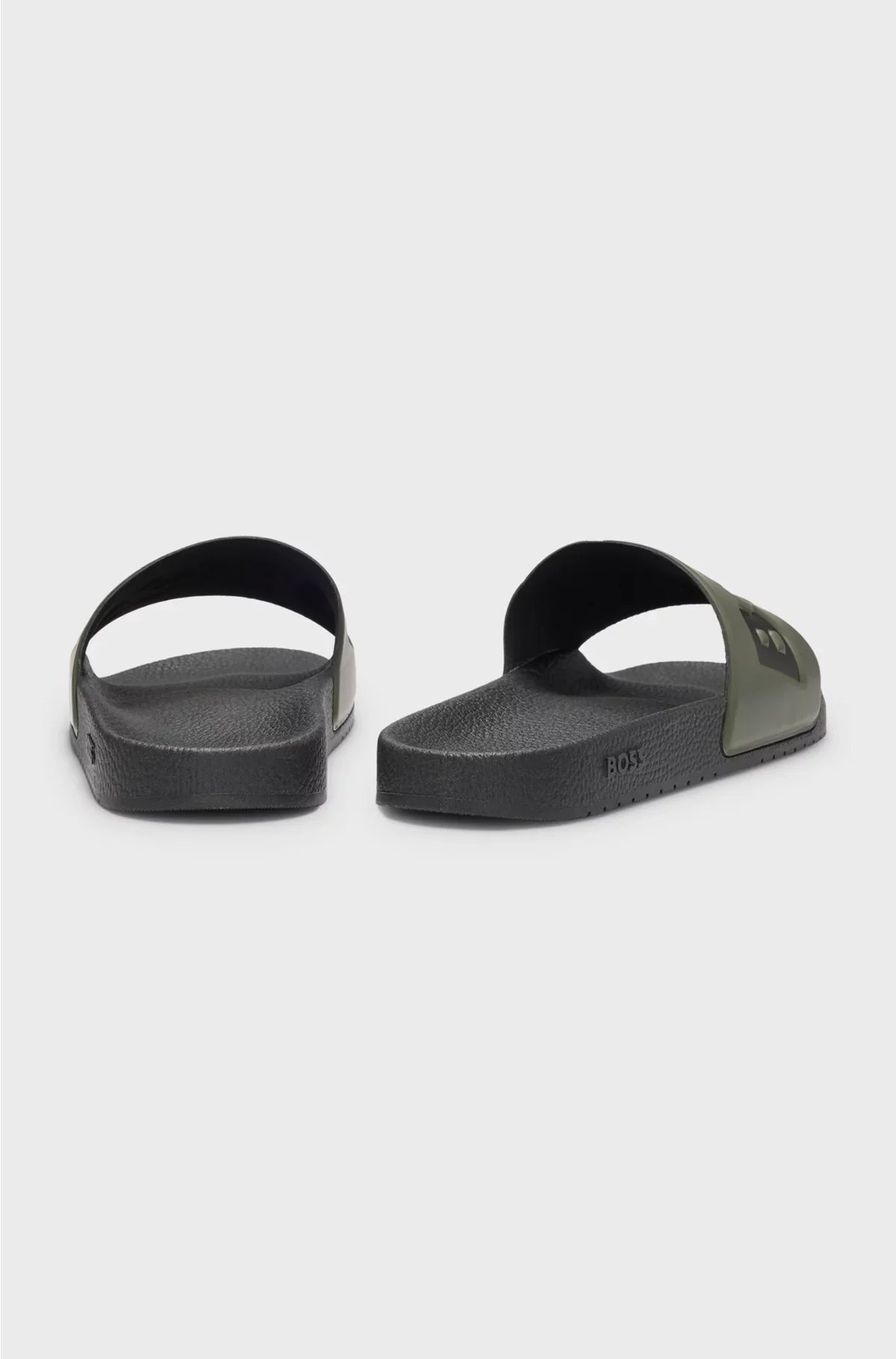ITALIAN-MADE SLIDES WITH LARGE LOGO DETAIL