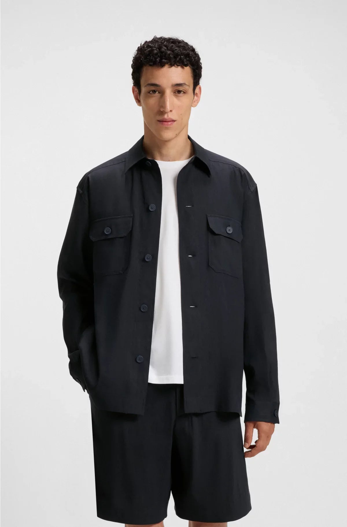 RELAXED-FIT SHIRT IN AN ITALIAN-MADE LINEN BLEND