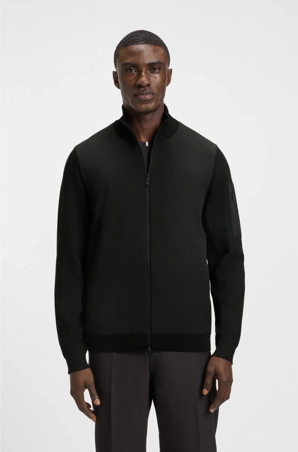THERMOREGULATING HYBRID JACKET WITH ZIPPED SLEEVE POCKET