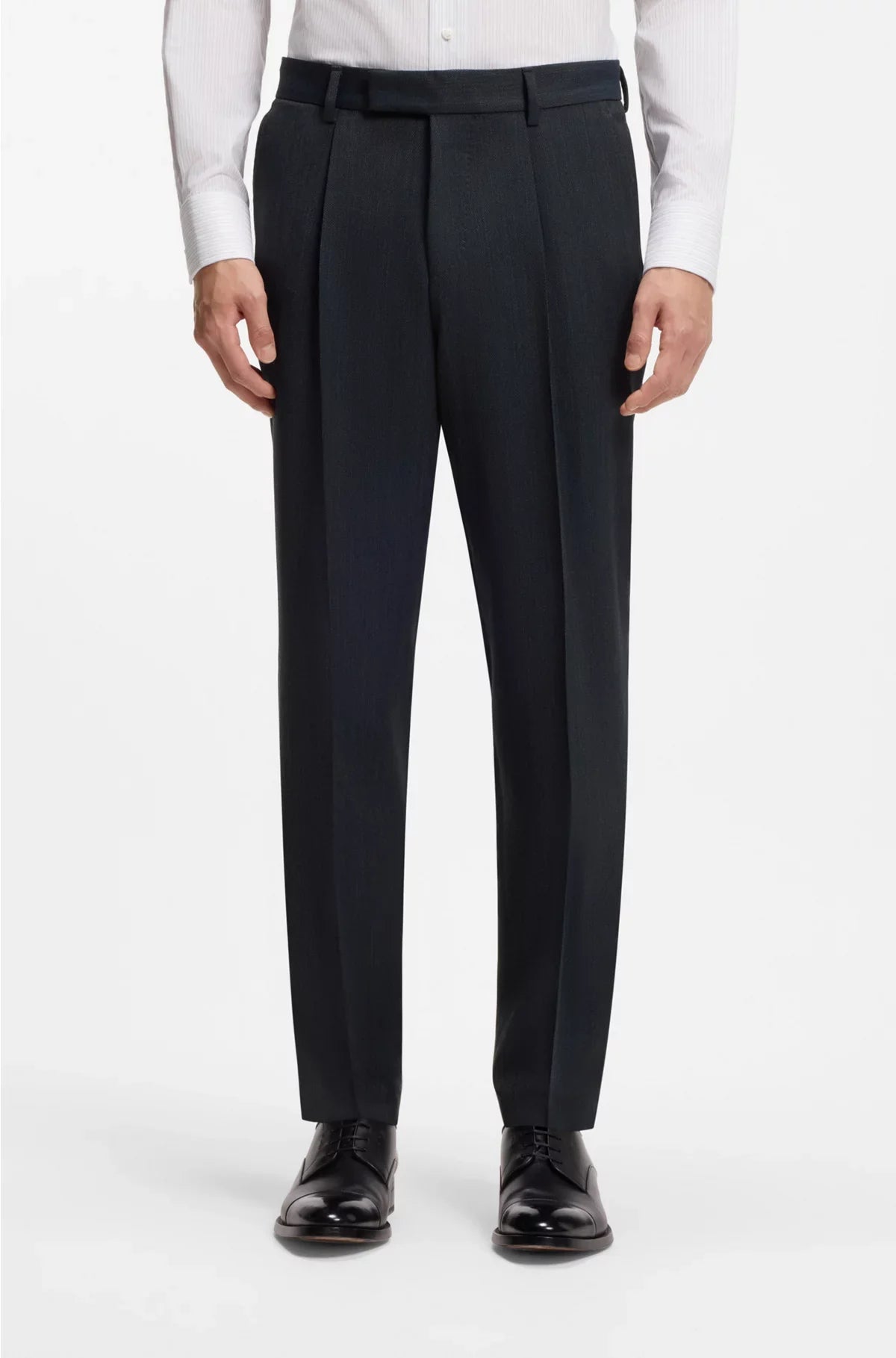 SLIM-FIT SUIT IN VIRGIN WOOL AND SILK
