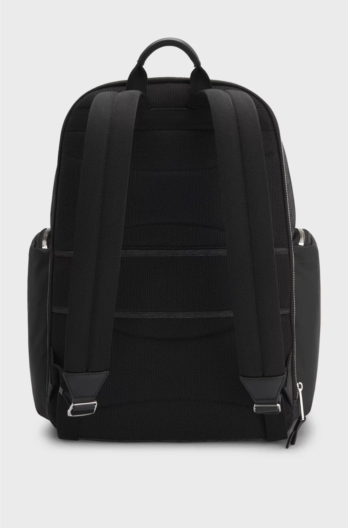BACKPACK WITH CONTRAST SIDE POCKETS