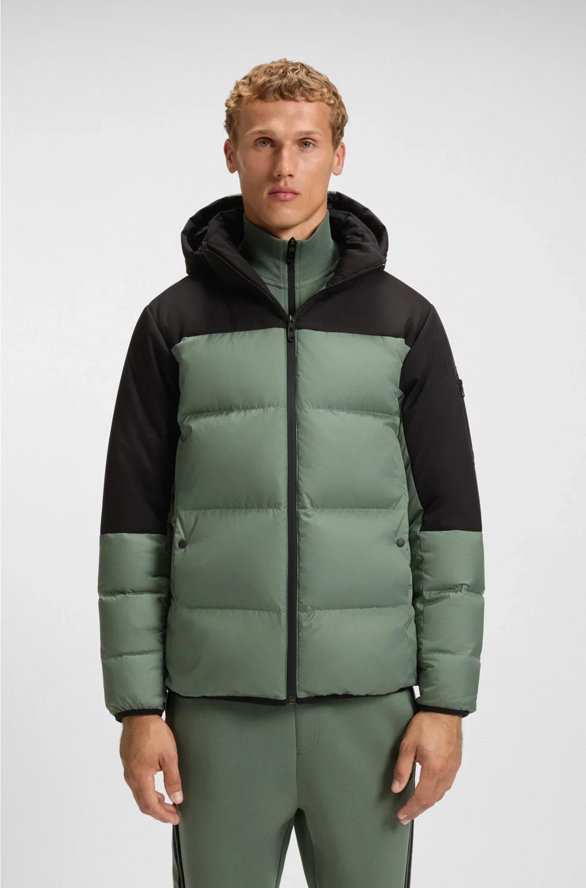 WATER-REPELLENT JACKET WITH DOWN FILLING AND DETACHABLE HOOD