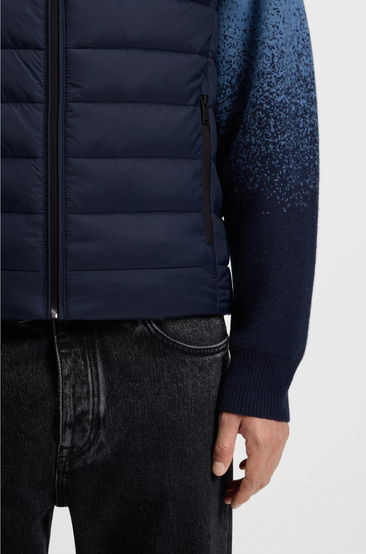 PACKABLE SLIM-FIT GILET WITH WATER-REPELLENT MIXED QUILTING