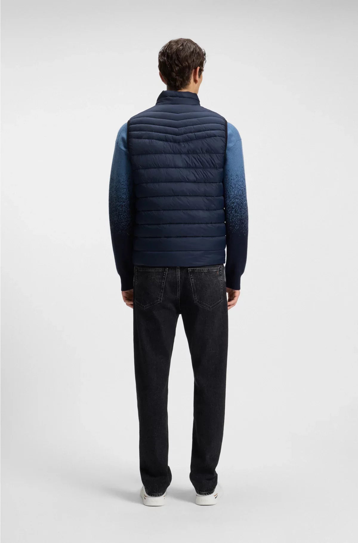 PACKABLE SLIM-FIT GILET WITH WATER-REPELLENT MIXED QUILTING