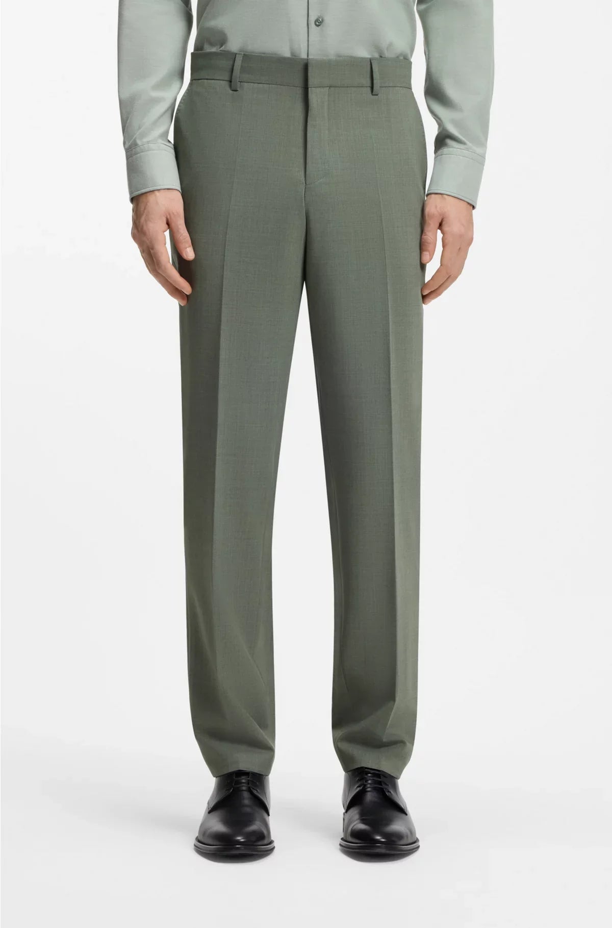 EASY-CARE SUIT IN STRETCH CLOTH WITH WOOL