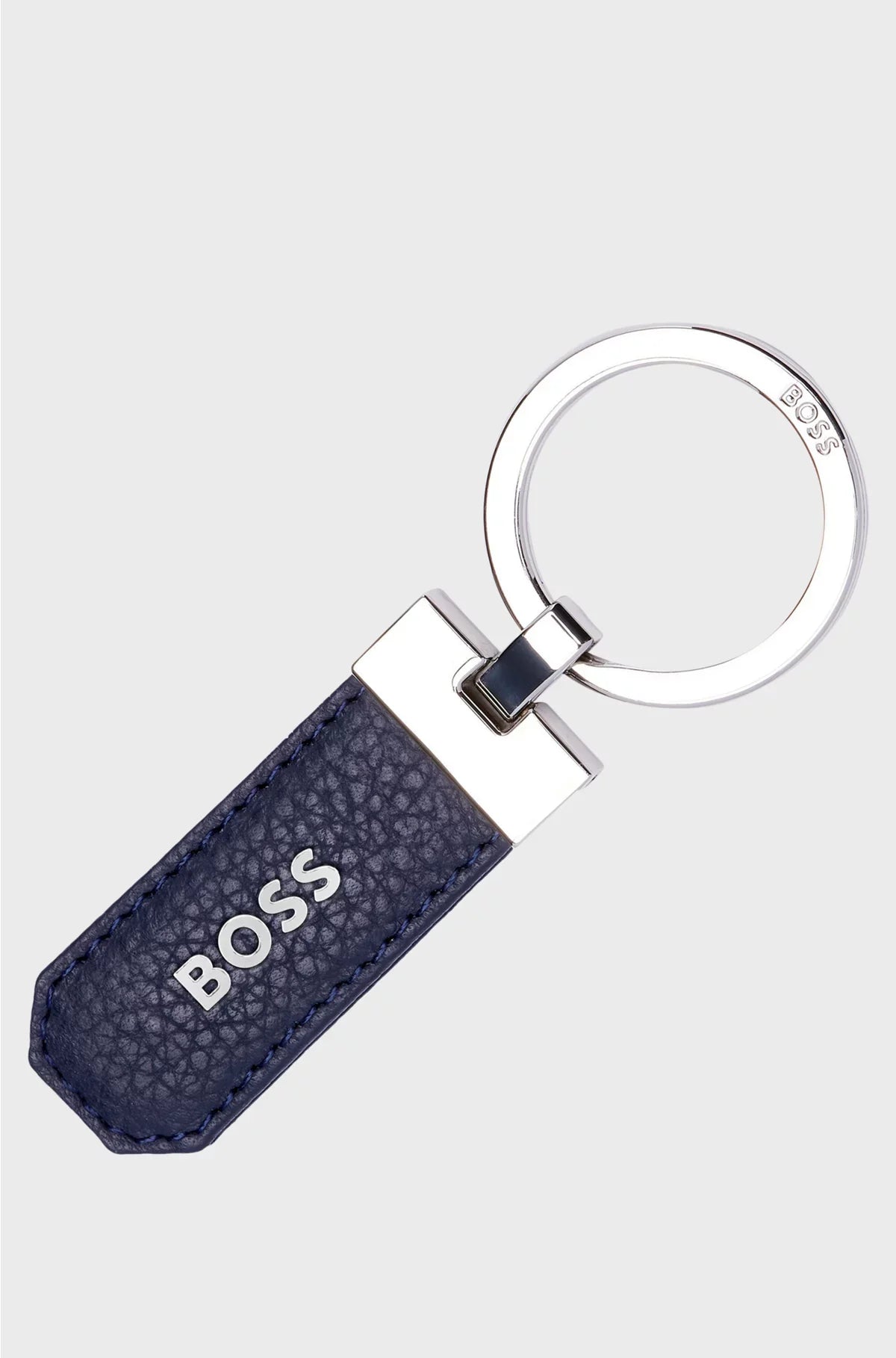 LOGO KEY RING IN NAVY GRAINED LEATHER AND BRASS